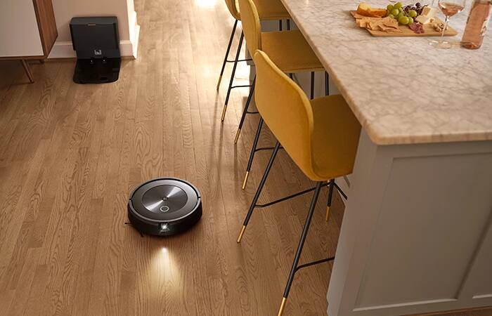 Roomba j8+