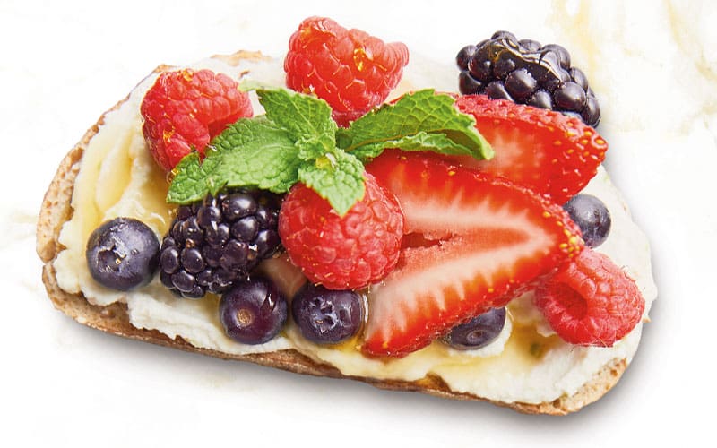 berry breakfast toast